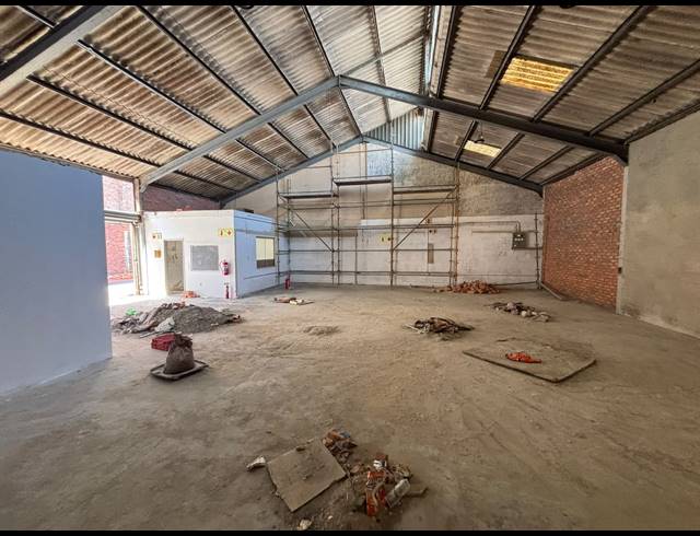 210M² WAREHOUSE TO LET IN EPPING INDUSTRIAL